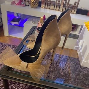 Beautiful Tan suede European Designer pumps